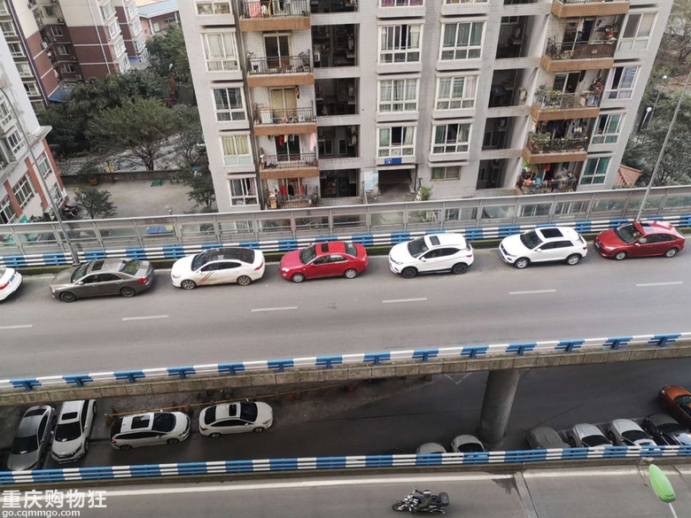 最近好多路段都有违章停车，安全隐患不是一般大
