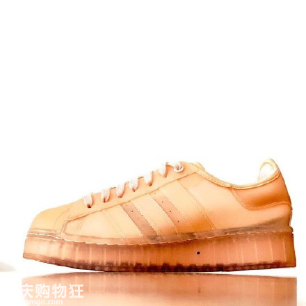 刘亦菲不愧是阿迪达斯品牌代言人 ，联名款都有了