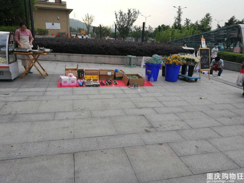 摆地摊的更新贴