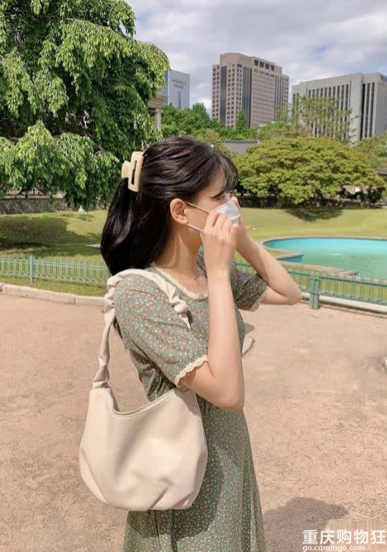 碎花裙怎么搭才不土呢？学会这些技巧解锁碎花裙夏季穿搭