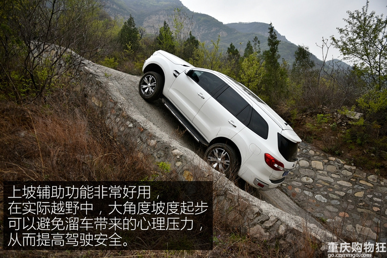 撼路者详细对比普拉多，连日大雨恐怕只有硬派越野车才能应对