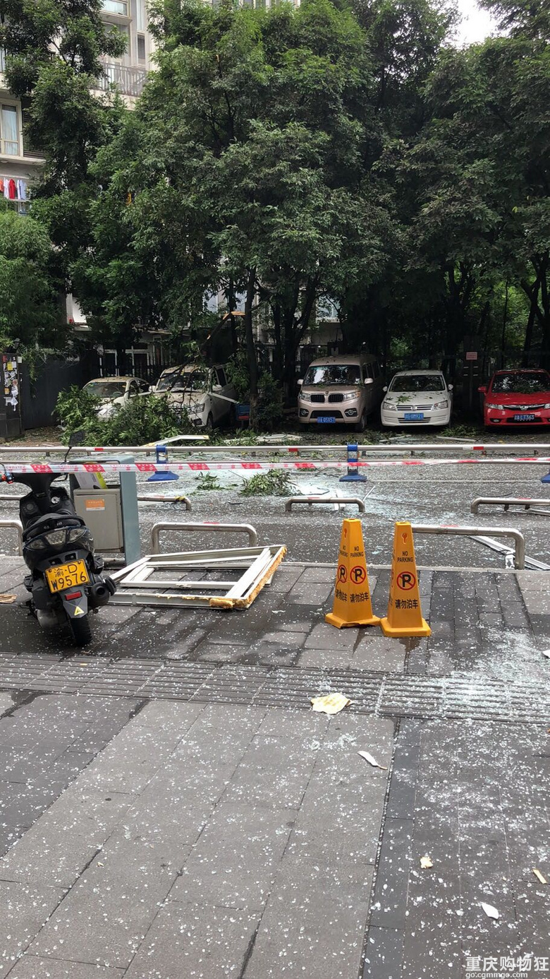 重庆某小区疑似发生天然气爆炸，有人受伤……