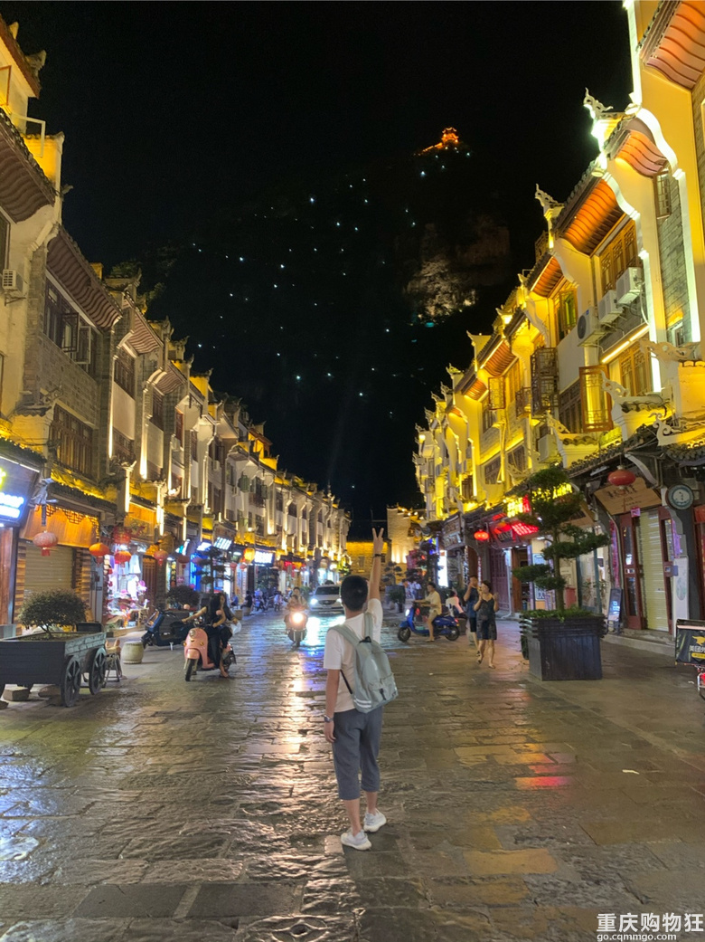 看漂亮的夜景 去小酒吧听歌喝酒 自驾镇远古镇 夏游记 周边游 游山玩水 重庆购物狂