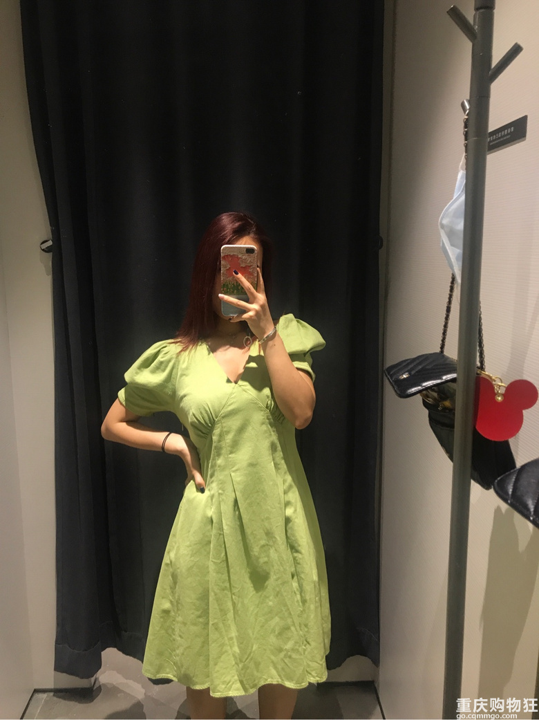 Ur的衣服好看是好看太挑人了 8月试衣间随手拍 服装鞋帽 潮流消费 重庆购物狂