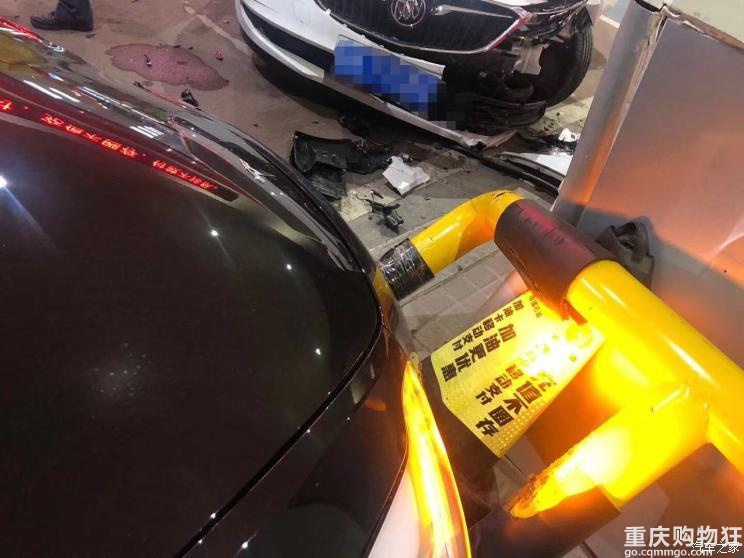 人伤车损 特斯拉Model 3失控冲进加油站