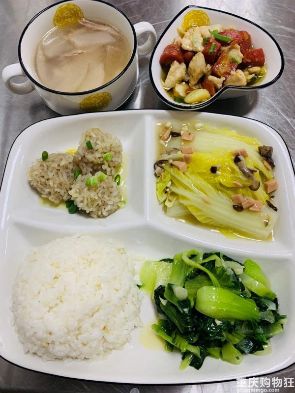 重庆小学生在学校都吃啥？平均10元一餐，三菜一汤吃这的是这些