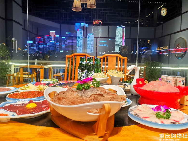 菜多到桌子都摆不下了，人均却不到30块？这年头还有这种好事！