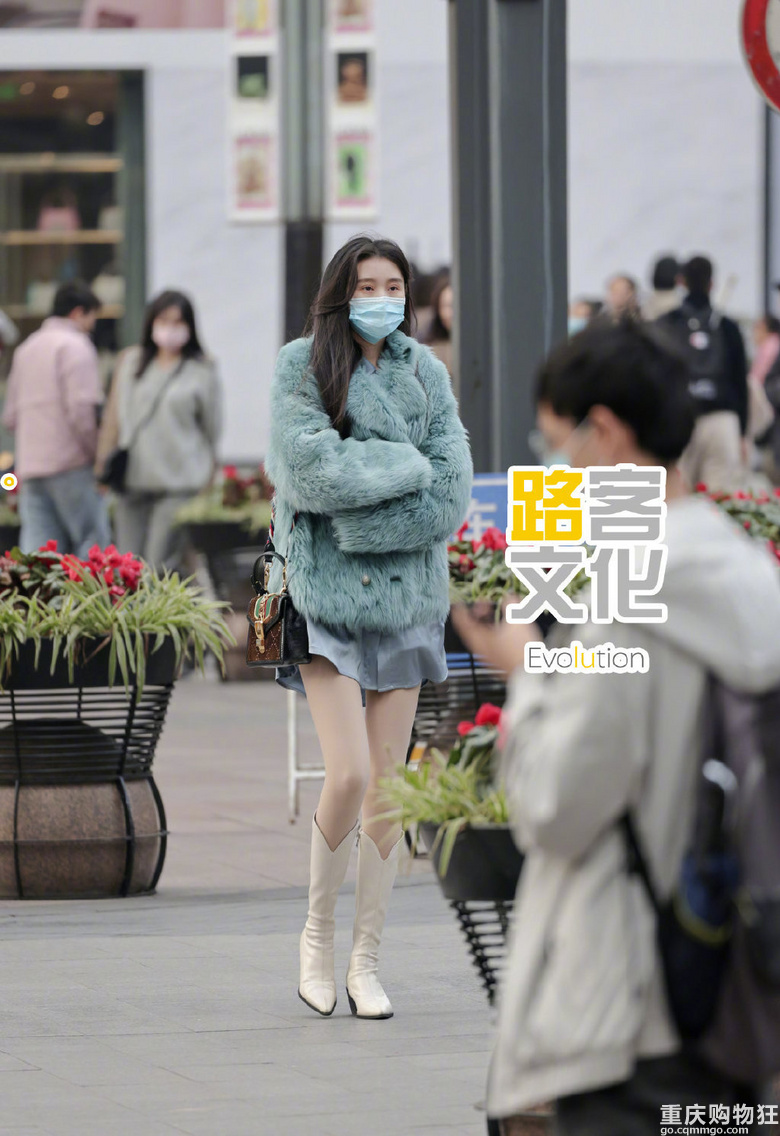 3月重庆街拍，天气转暖，重庆美女们越来越敢穿了