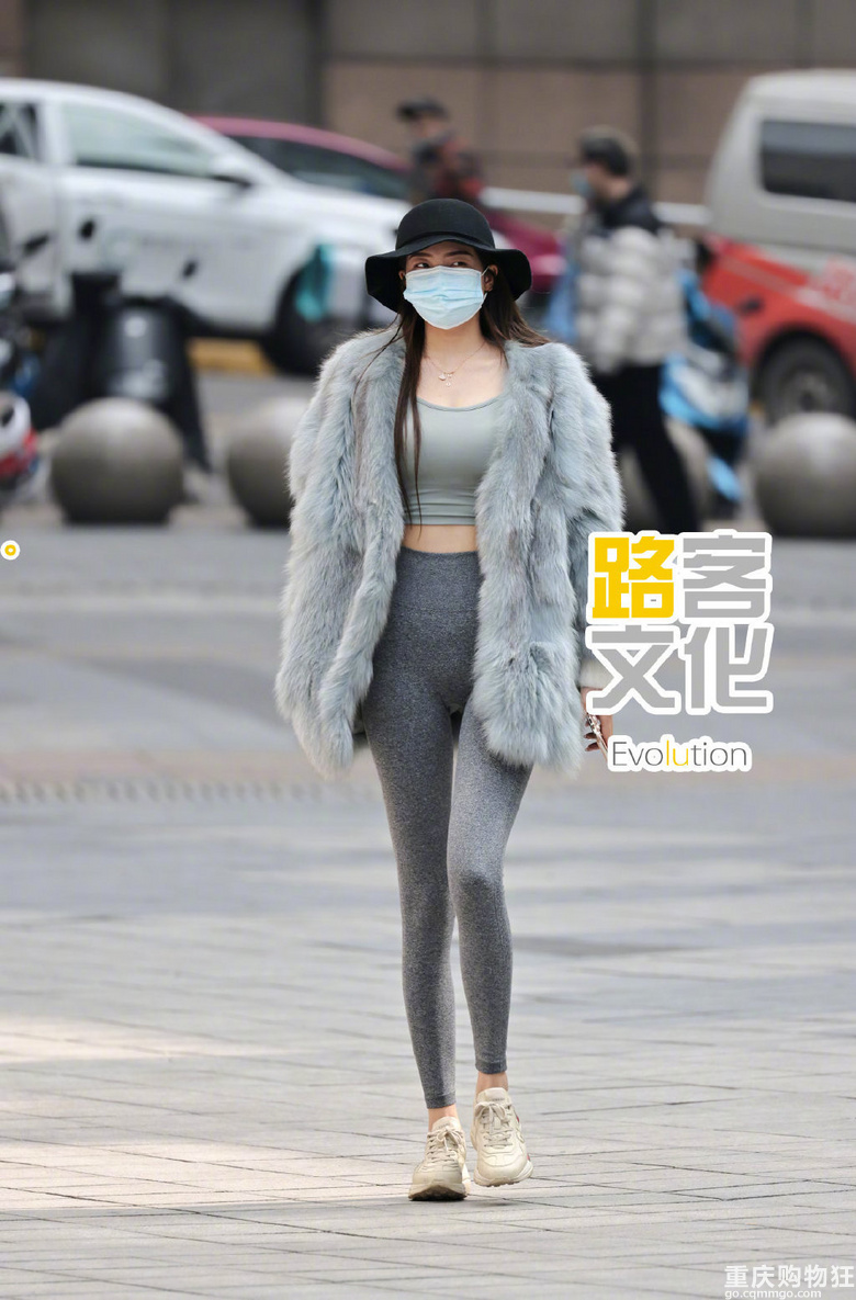 3月重庆街拍，天气转暖，重庆美女们越来越敢穿了
