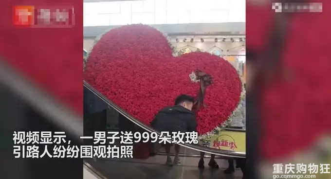 心碎了！四川一男子送999朵玫瑰引围观，小心搬上电梯后被挤碎