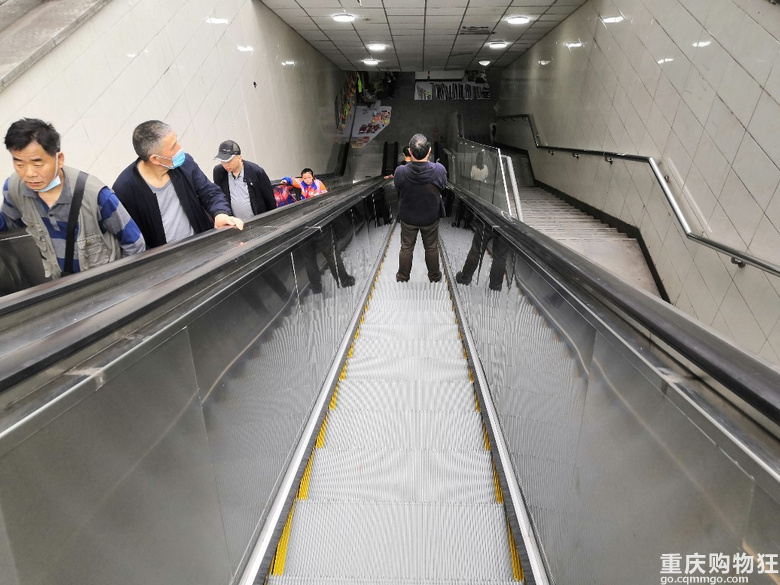 南坪南路这给电梯修了一年，终于修好了