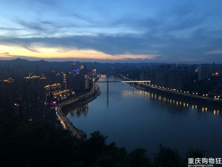 夜徒重庆 看灯火山城 游山玩水 重庆购物狂
