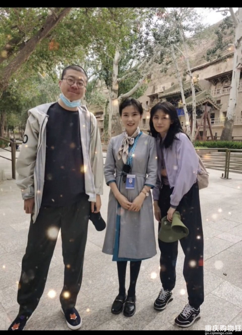 网友偶遇李诞黑尾酱逛莫高窟，一下破离婚传言，李诞黑尾买热搜吗