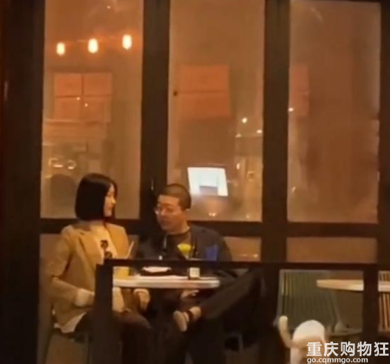 网友偶遇李诞黑尾酱逛莫高窟，一下破离婚传言，李诞黑尾买热搜吗