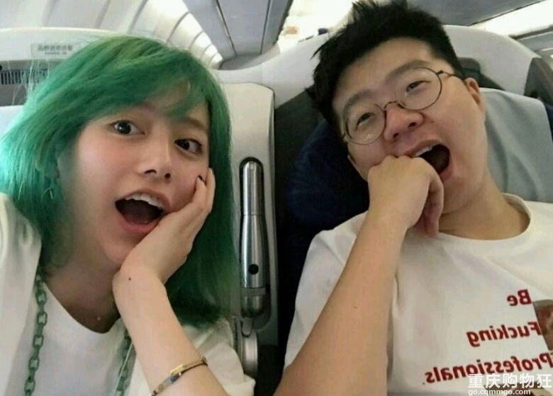 网友偶遇李诞黑尾酱逛莫高窟，一下破离婚传言，李诞黑尾买热搜吗