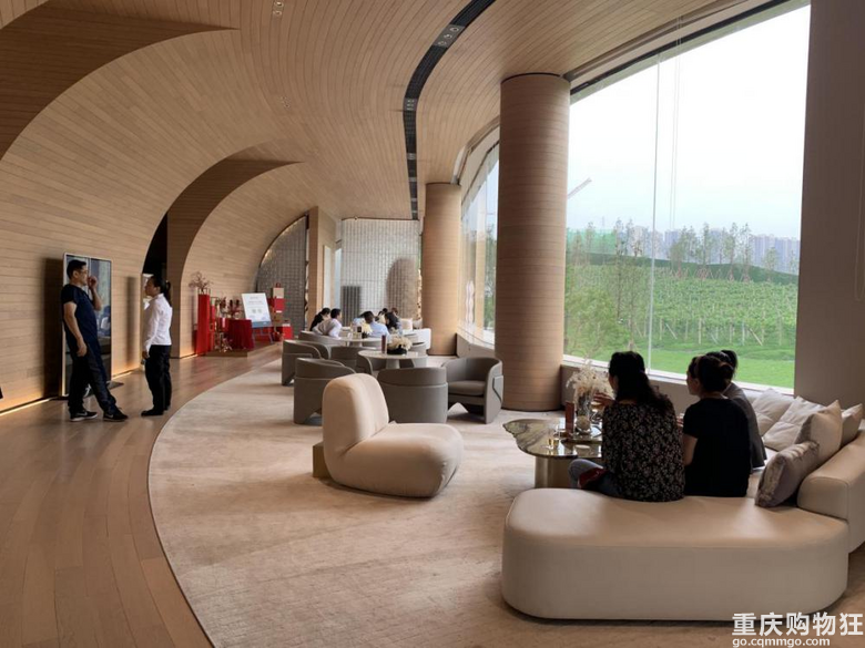 打探中央公园北热销盘万科璞园，建面约140㎡，270万起，方厅设计