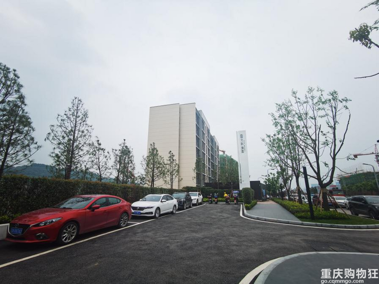 打探中央公园北热销盘万科璞园，建面约140㎡，270万起，方厅设计