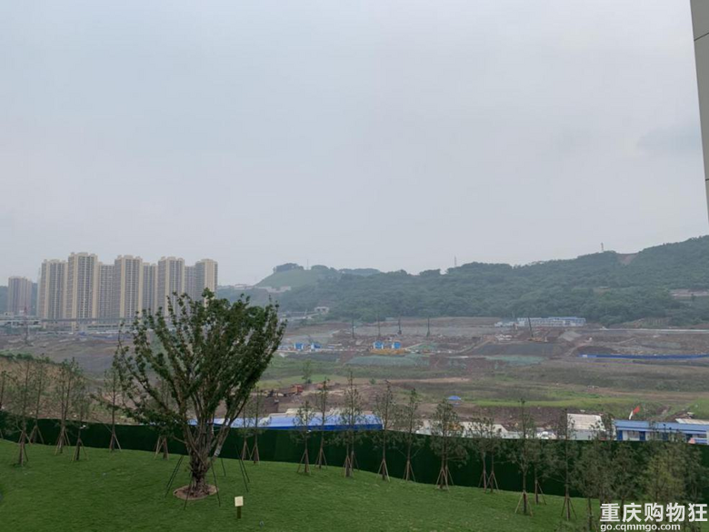 打探中央公园北热销盘万科璞园，建面约140㎡，270万起，方厅设计