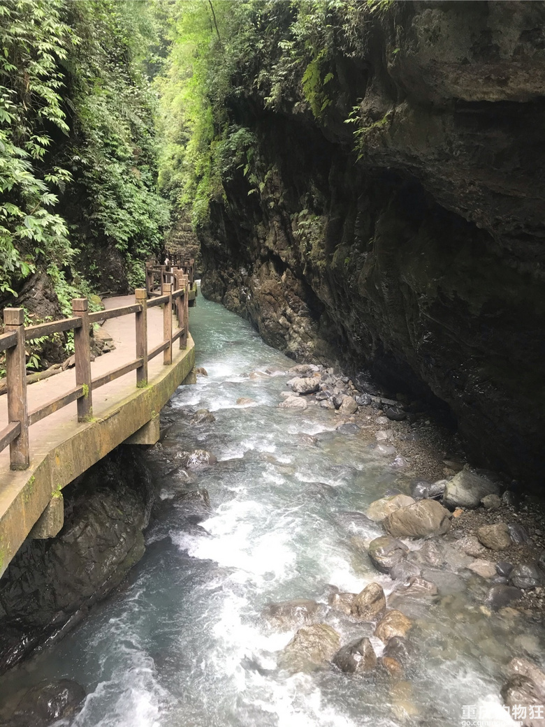 戏水黑山谷