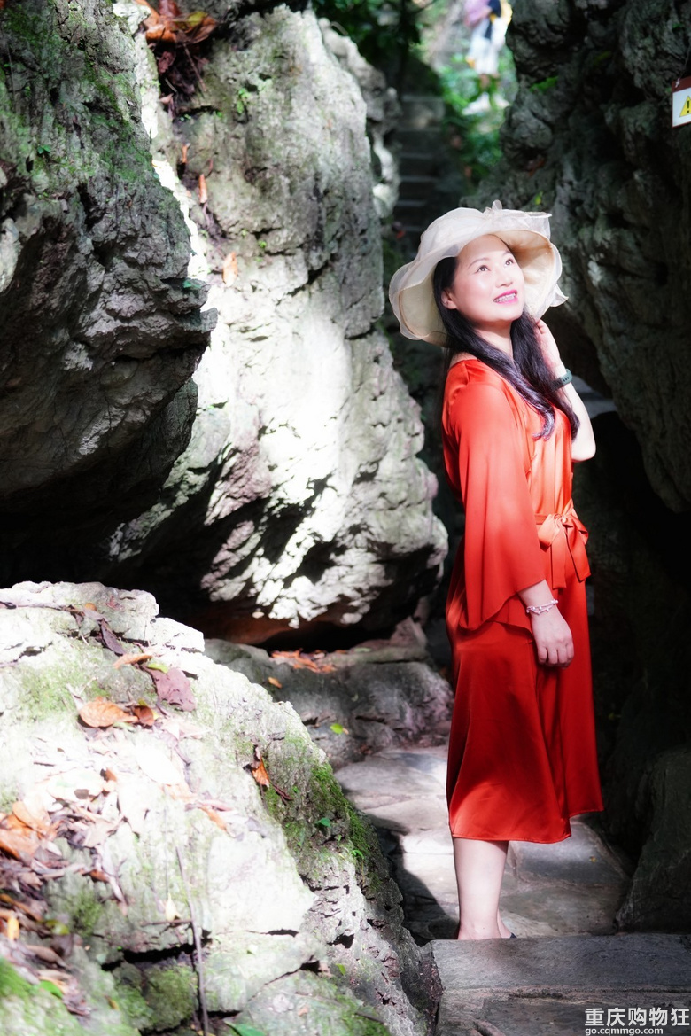 路上偷拍的美女
