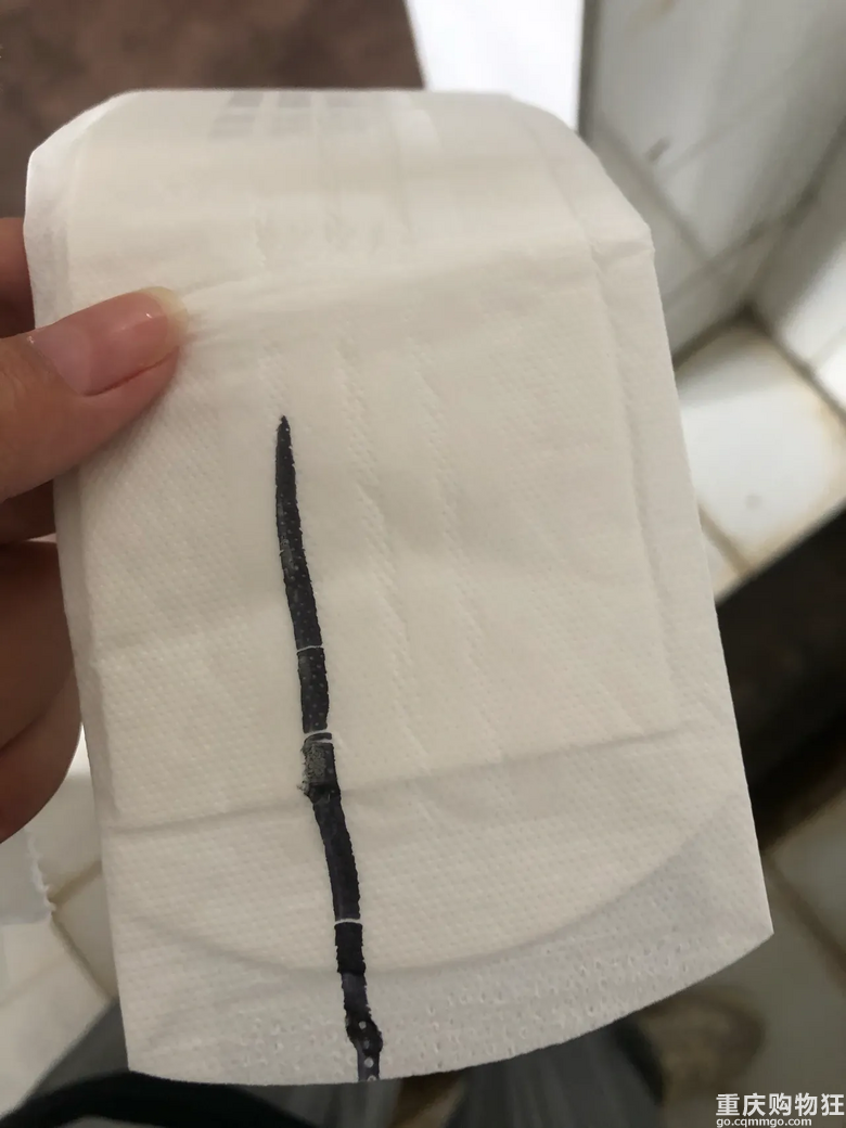 卫生巾上竟然有一道记号笔的印子，私密用品还是买大牌的靠谱