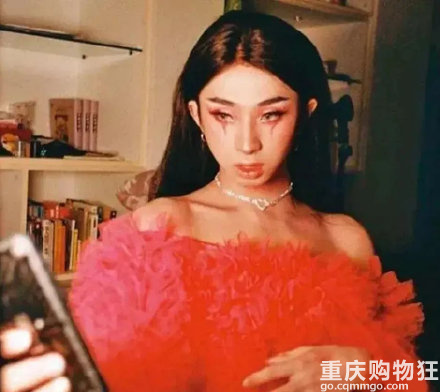伊能静儿子庾恩利入驻微博，爱穿女装的他竟是一个宝藏男孩