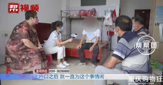 重庆上门女婿想让第三胎随自己姓，被拒后怒推丈母娘，双方吵翻了