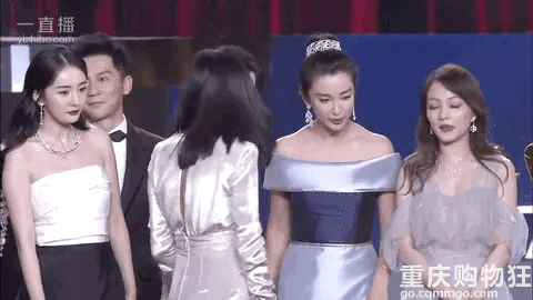 今年的时尚杂志芭莎慈善夜内场曝光