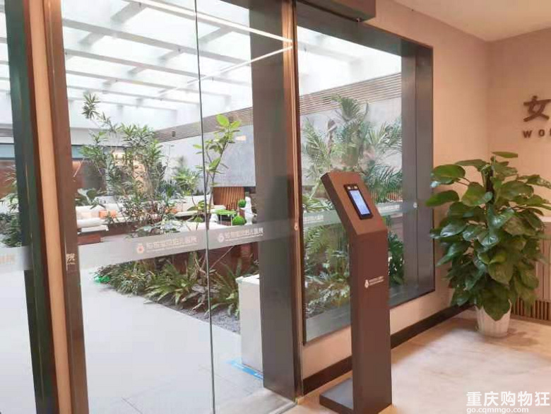 觉得房间小了也可以下来转转