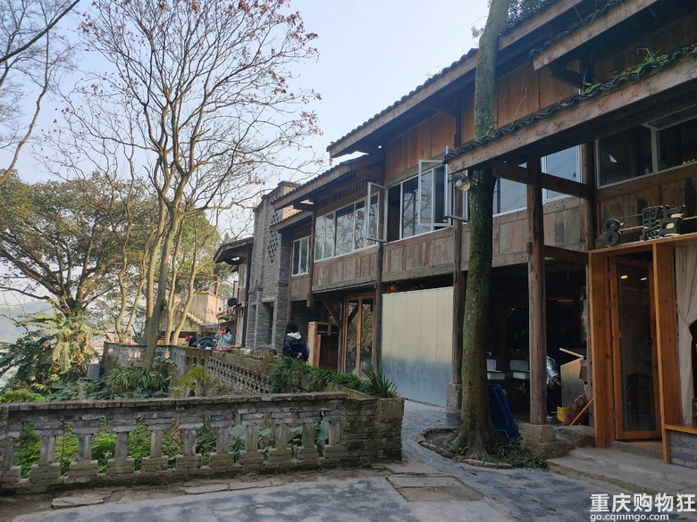打探即将开街的金刚碑：老洋楼、古温泉、还有防空洞里的书局
