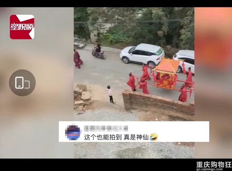 吓坏了院门口围观的阿姨！八人大轿抬新娘不慎侧翻！