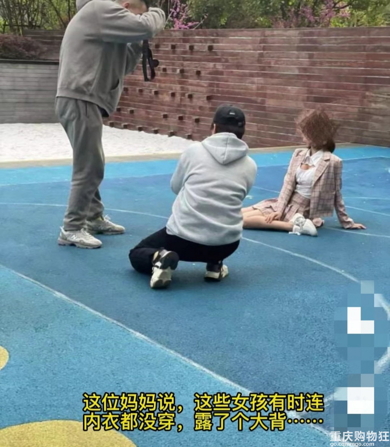 杭州一小区wanghong裸背拍照宝妈担心带坏孩子，物业这事还真有点难办