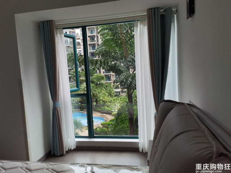 下叉彩云湖新房，拉开卧室帘子，美美的家。