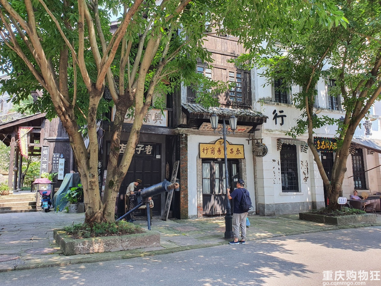 4号线旁的风景-两江影视城