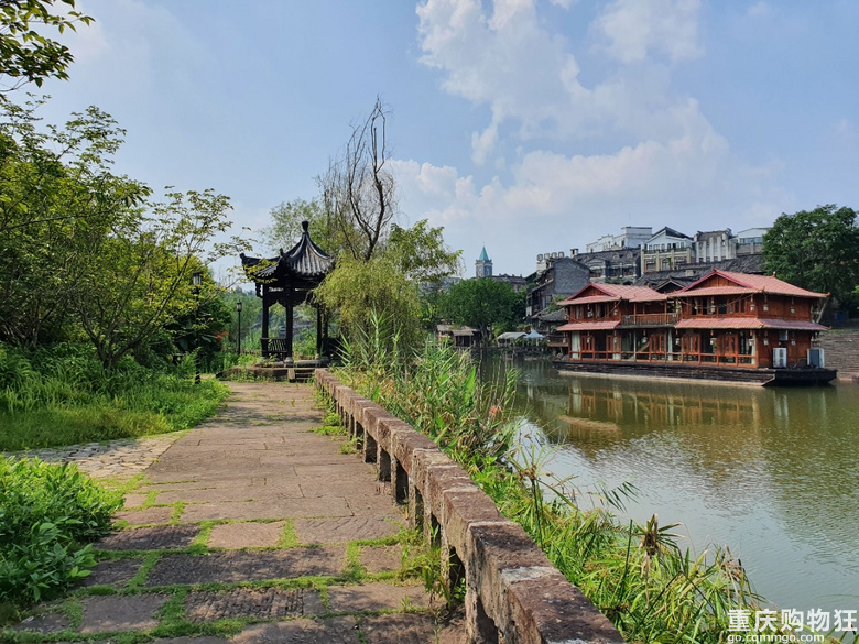 4号线旁的风景-两江影视城
