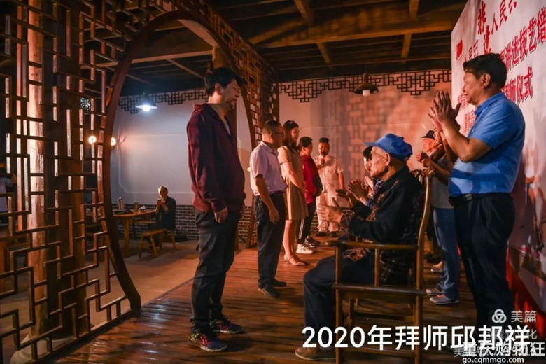 民间说唱人谢牻 | 债台高筑，家人不理解，他却常常生活在感动中