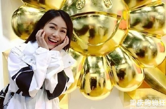 TVB黄心颖与乐队鼓手泥鯭一起在公园遛狗，大方承认新恋情