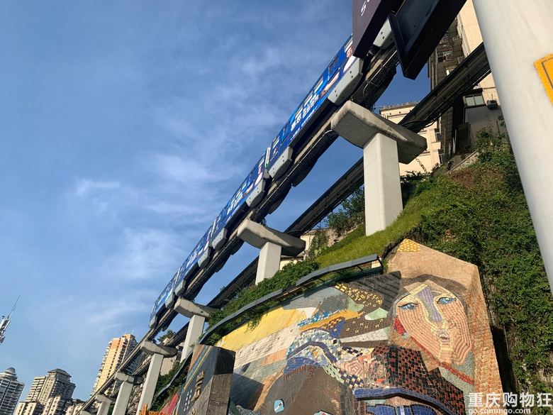 跟着小红书打卡重庆，解放碑这里好乖，李子坝上新，白象街人少