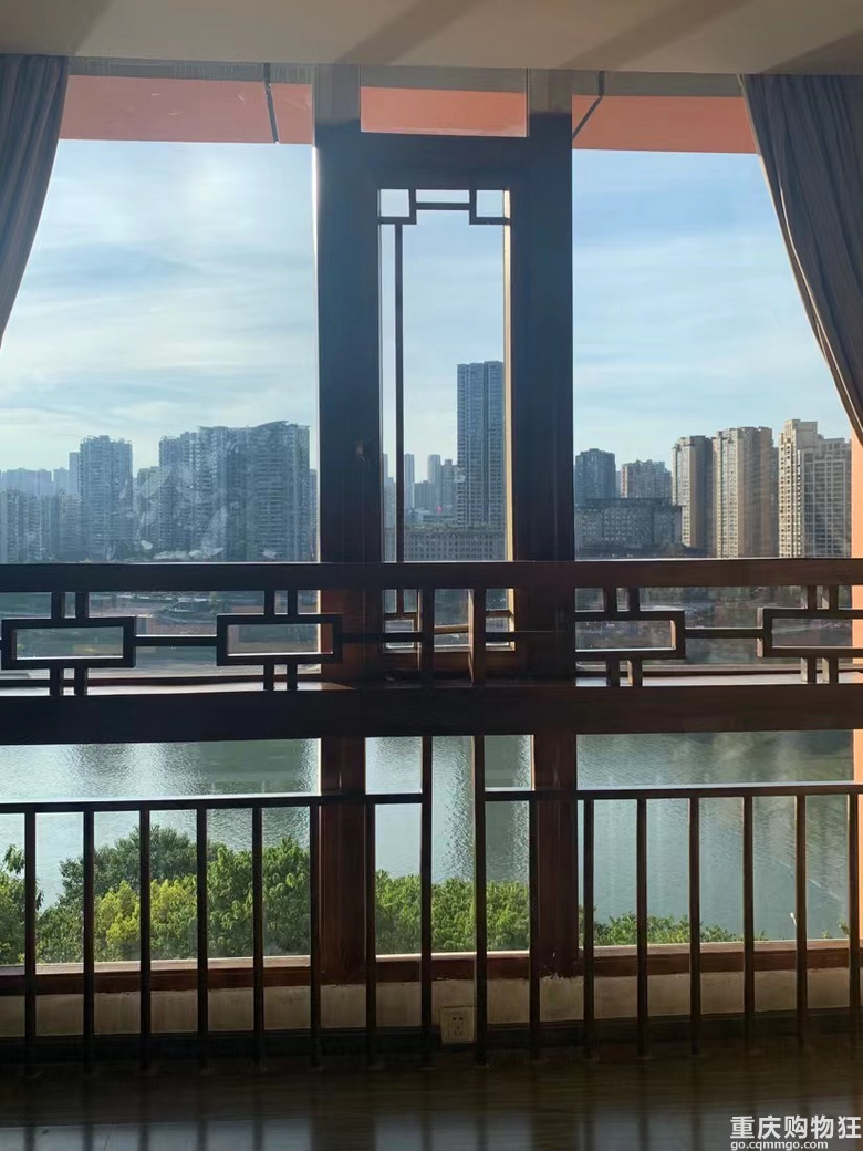 跟着小红书打卡重庆，解放碑这里好乖，李子坝上新，白象街人少