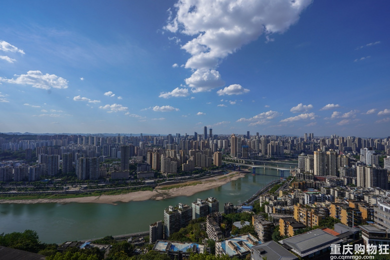 一棵树、玉皇殿和瞰胜楼
