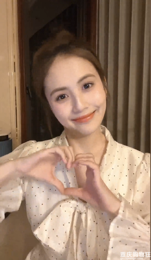 王思聪最美前任甜仇官宣结婚后，自曝老公细节，否认对方是富二代