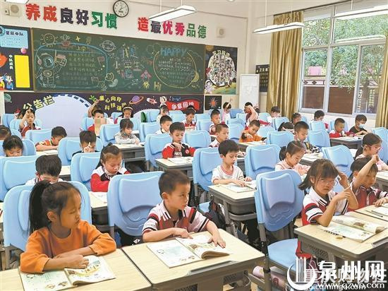 学校配备“午休神器”学生午休从趴睡变躺睡