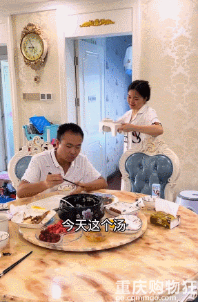 5点起床给全家做饭的她，被600万fensi追着叫妈妈
