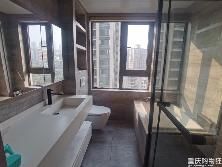 融景城，次新房，朝南正看江，业主诚心出售