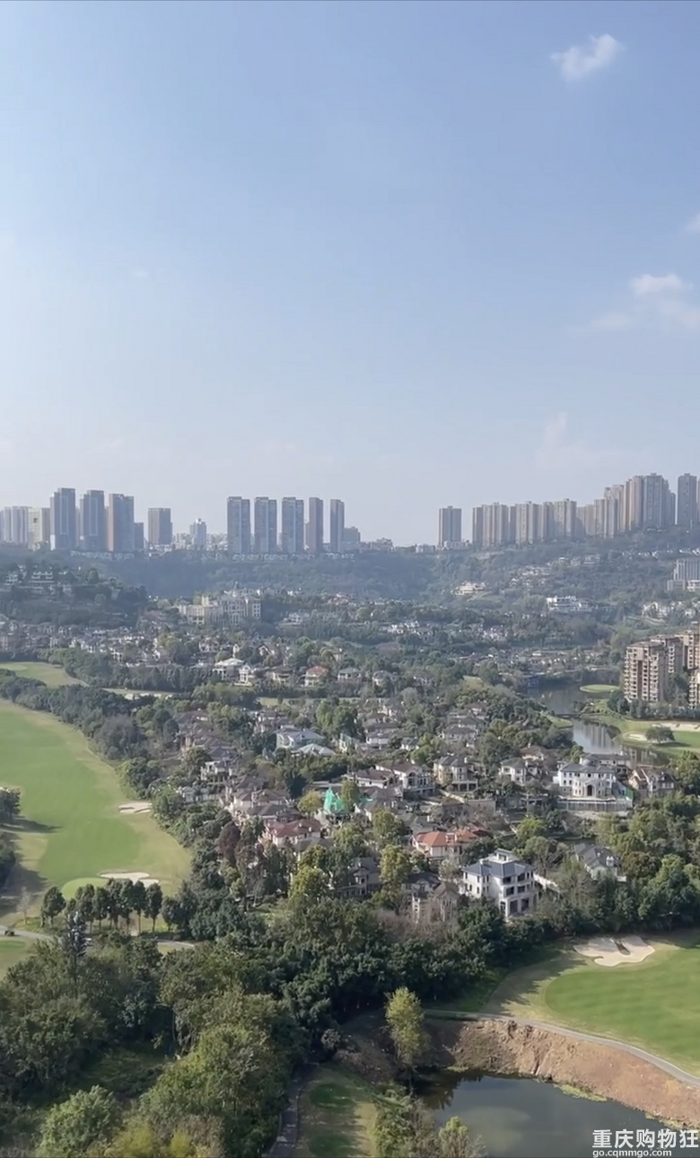 保利豪园，在高尔夫旁边的家