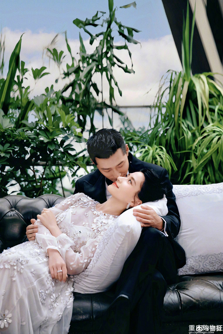 窦骁何超莲官宣婚礼现场照公开，配一脸，传邓紫棋薛凯琪当伴娘团