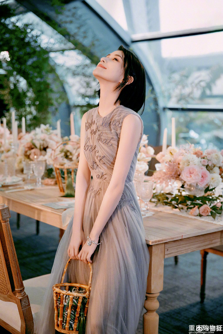 窦骁何超莲官宣婚礼现场照公开，配一脸，传邓紫棋薛凯琪当伴娘团