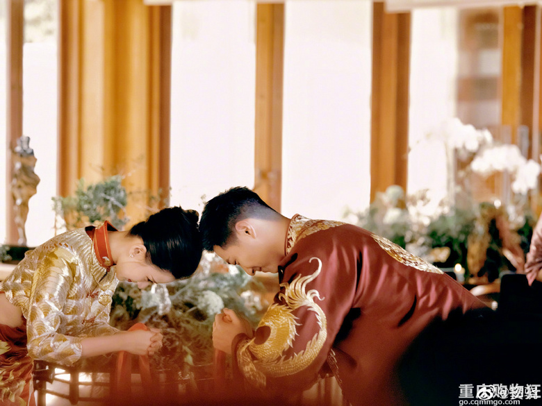 窦骁何超莲官宣婚礼现场照公开，配一脸，传邓紫棋薛凯琪当伴娘团