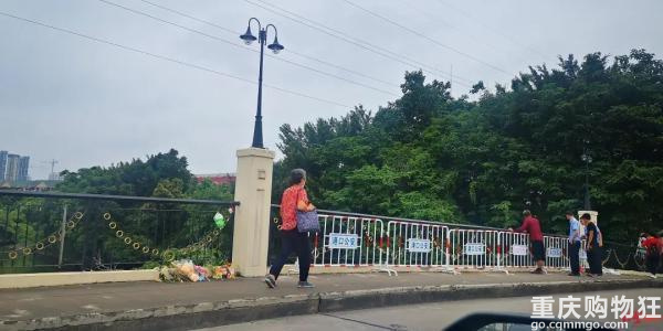 悲痛！小车冲入河内，一家5口全部身亡，包括2名幼童