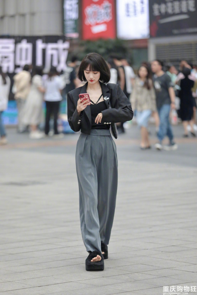 最新北城天街街拍，重庆小姐姐们穿着越来越时尚了